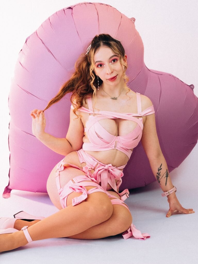 La mujer que convirtió el rosa en una declaración peligrosa